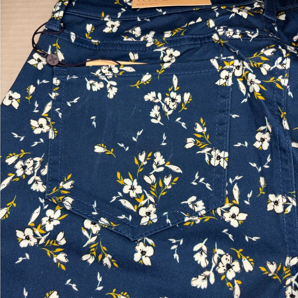 NYDJ NWT Marilyn Straight Navy Floral Jeans Size 4 Petite - Picture 6 of 10
